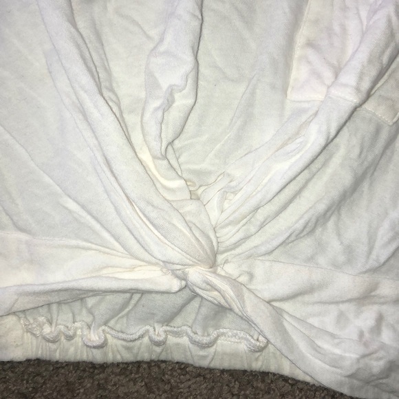 White long sleeve cropped top w/ knotted front - Picture 3 of 4